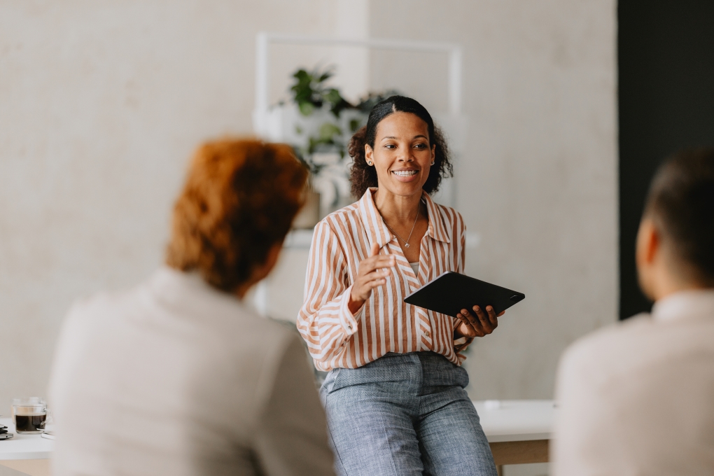 Photo of a woman talking to employees for an article on the VRSP and the group RRSP.